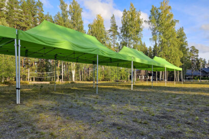 Lopen Rauhan tapahtumakentälle voidaan pystyttää tapahtumateltta jopa 100 vieraalle.