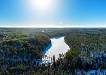 Syväjärvi on kalaisa erämaajärvi, jonka rannalla ei ole muita rakennuksia kuin Evon Syväjärven vuokramökkikokonaisuus.